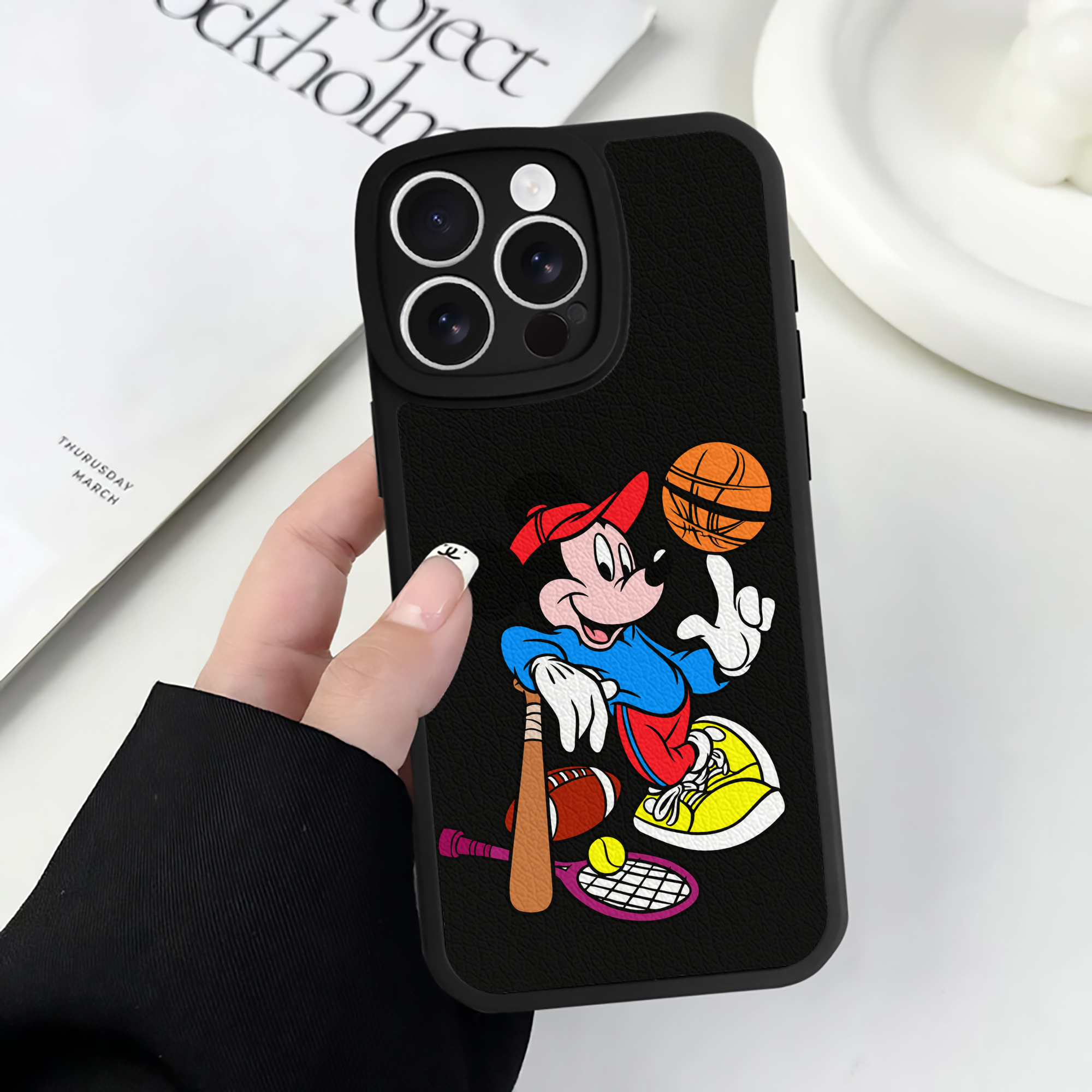 （画像用） ミッキーマウス Mickey Mouse 【iPhone 16シリーズ対応】シリコンスマホケース（レザー調） 材質：シリコン